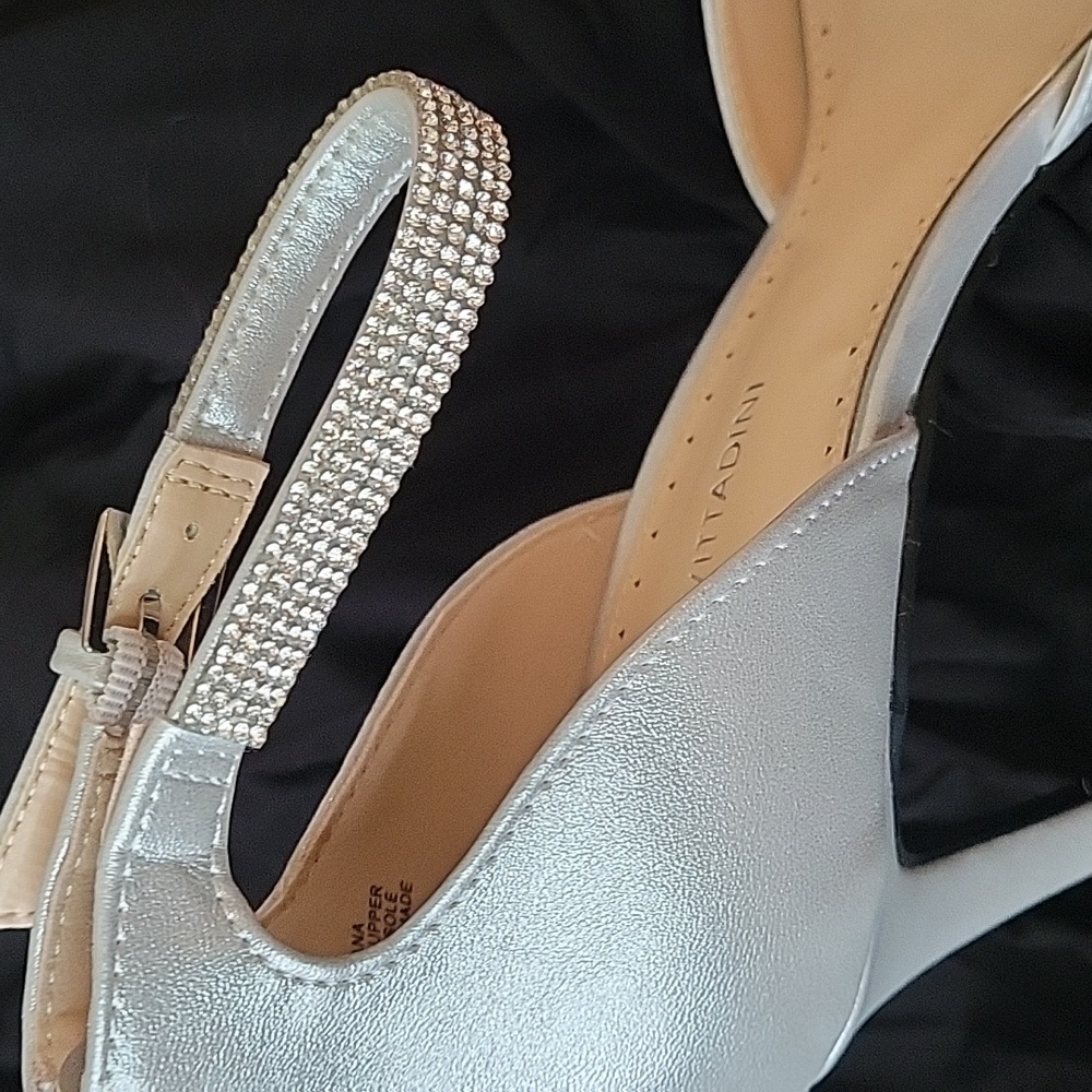Adrienne Vittadini silver formal shoes. - Picture 3 of 13